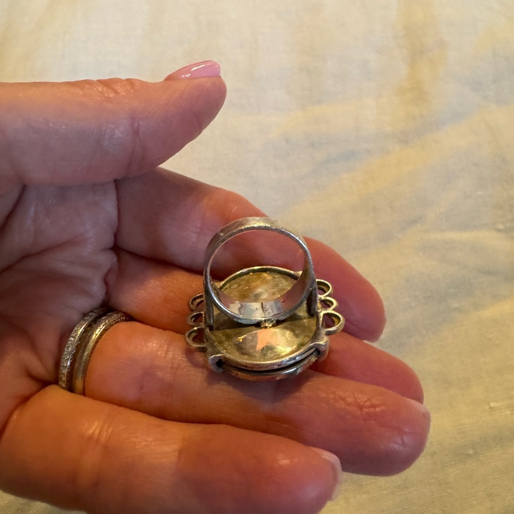 Cameo Ring (costume jewelry) size 7 - Picture 2 of 6